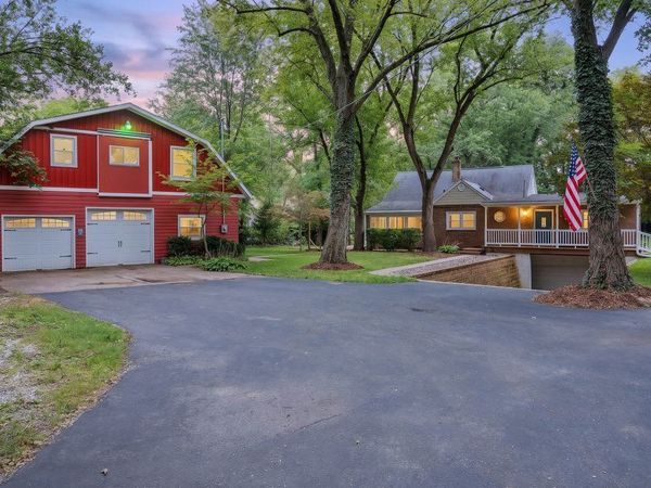 2831 44th Street , Moline, IL 61265