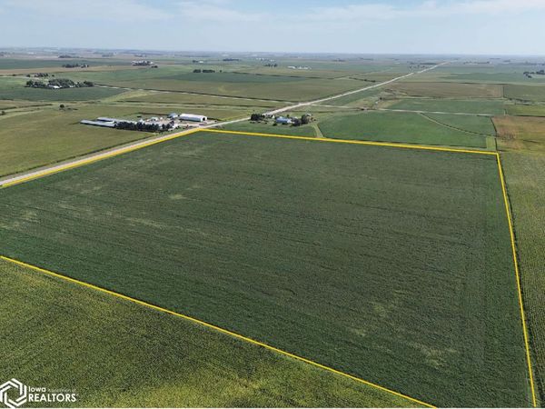 US Hwy 218 / 24th Ave., Van Horne, IA 52346