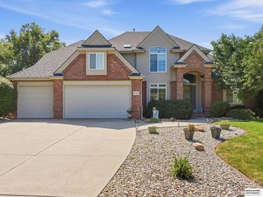 15733 Lake Street, Omaha, NE 68116