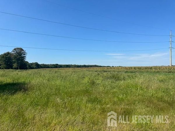 1 Wyckoff Mills Road, Cranbury, NJ 08512