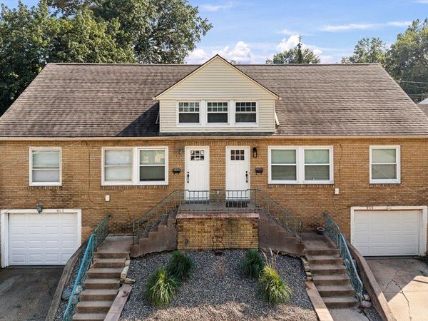 907 W Lombard Street , Davenport, IA 52804
