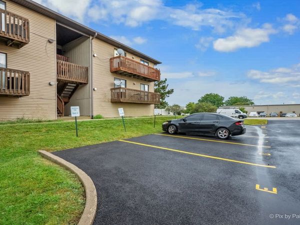 695 Dean Drive , Unit E, South Elgin, IL 60177