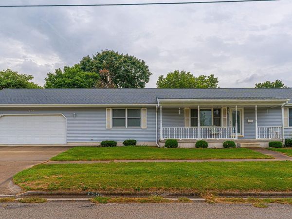 755 13TH Street, Lincoln, IL 62656