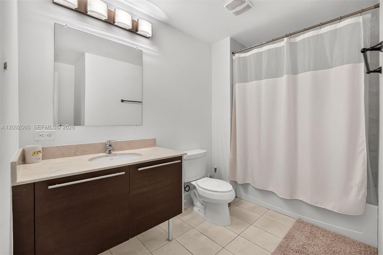 1900 N Bayshore Dr, Unit 2717, Miami, FL 33132 Photo