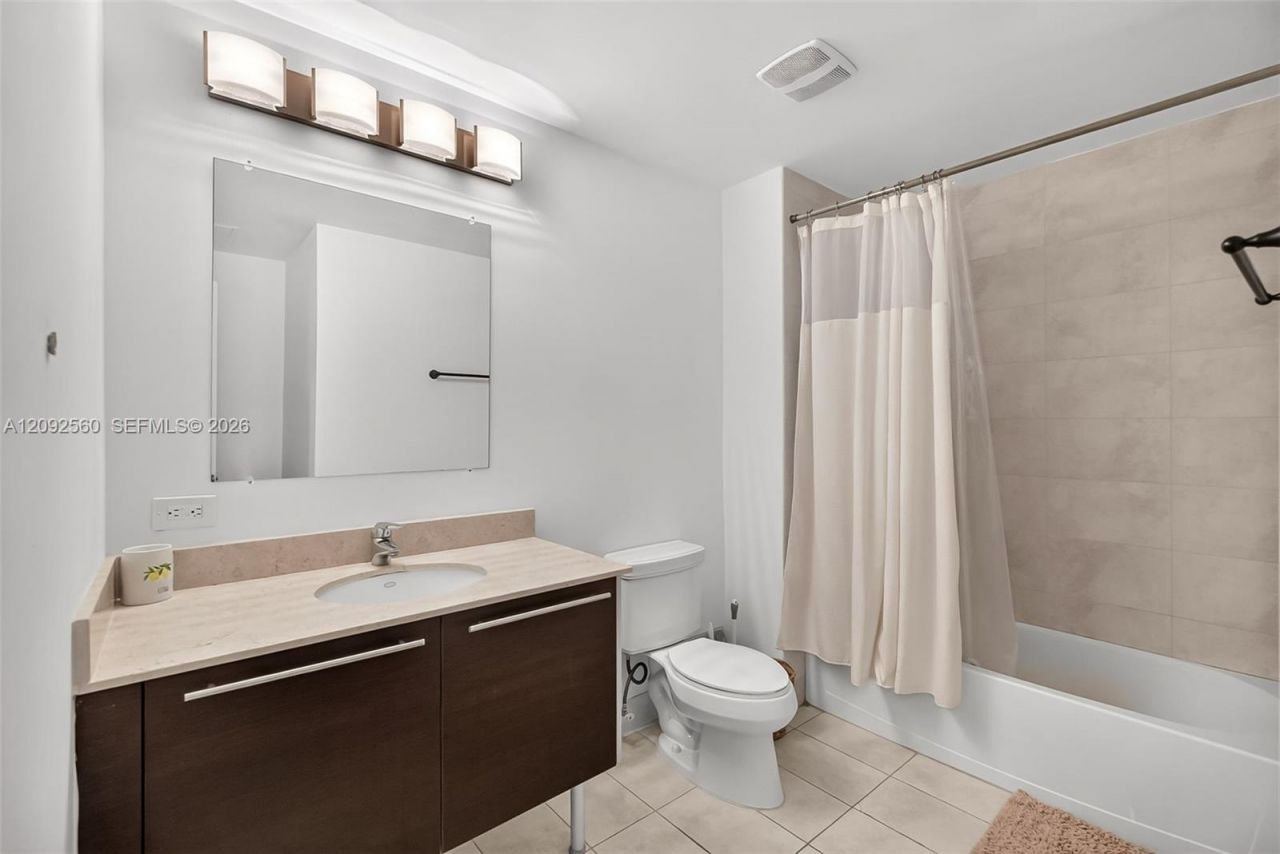 1900 N Bayshore Dr, Unit 2717, Miami, FL 33132 Photo