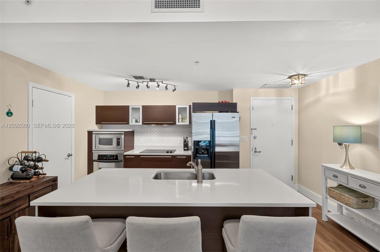1900 N Bayshore Dr, Unit 2717, Miami, FL 33132 Photo