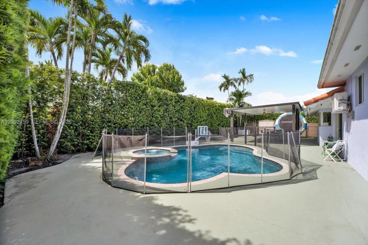 11464 SW 100th Ter, Miami, FL 33176 Photo