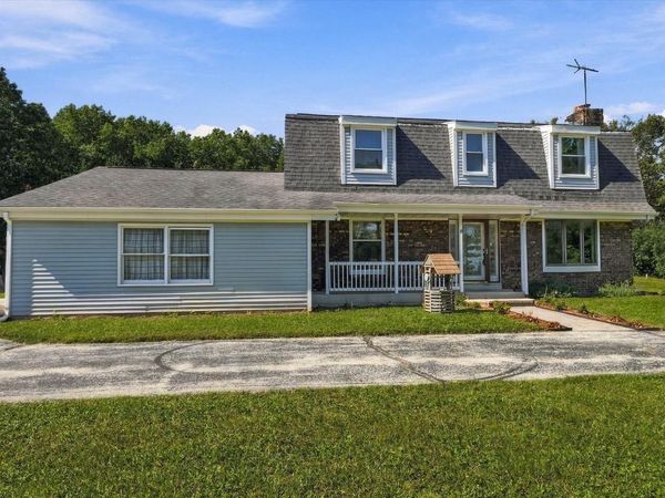 1582 Edgewater COURT, Grafton, WI 53024