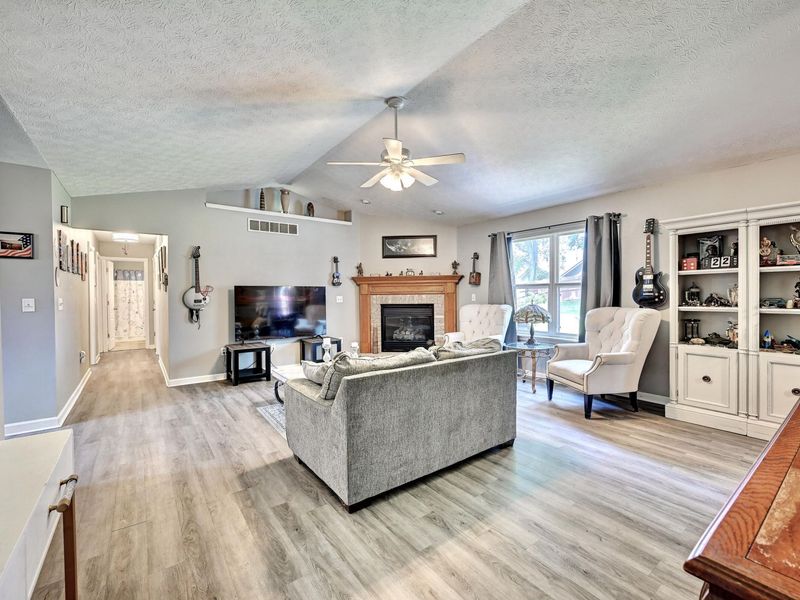 8436 Woodcreek Drive, Florence, KY 41042 Photo 6