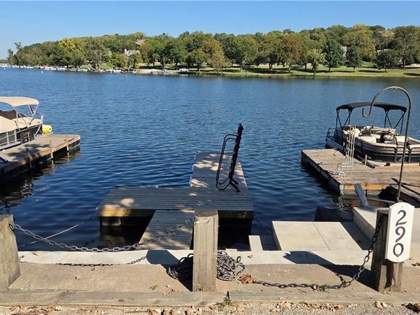 128 W Terrace Trail, Lake Quivira, KS 66217