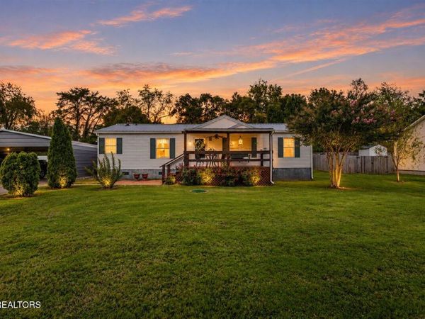 171 E Memorial Drive, Jacksboro, TN 37757