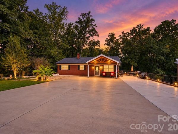 100 30th Avenue NW, Hickory, NC 28601