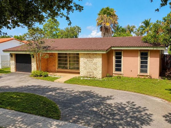1060 N Douglas Rd , Pembroke Pines, FL 33024