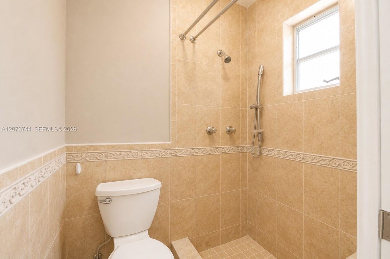 1060 N Douglas Rd , Pembroke Pines, FL 33024 Photo