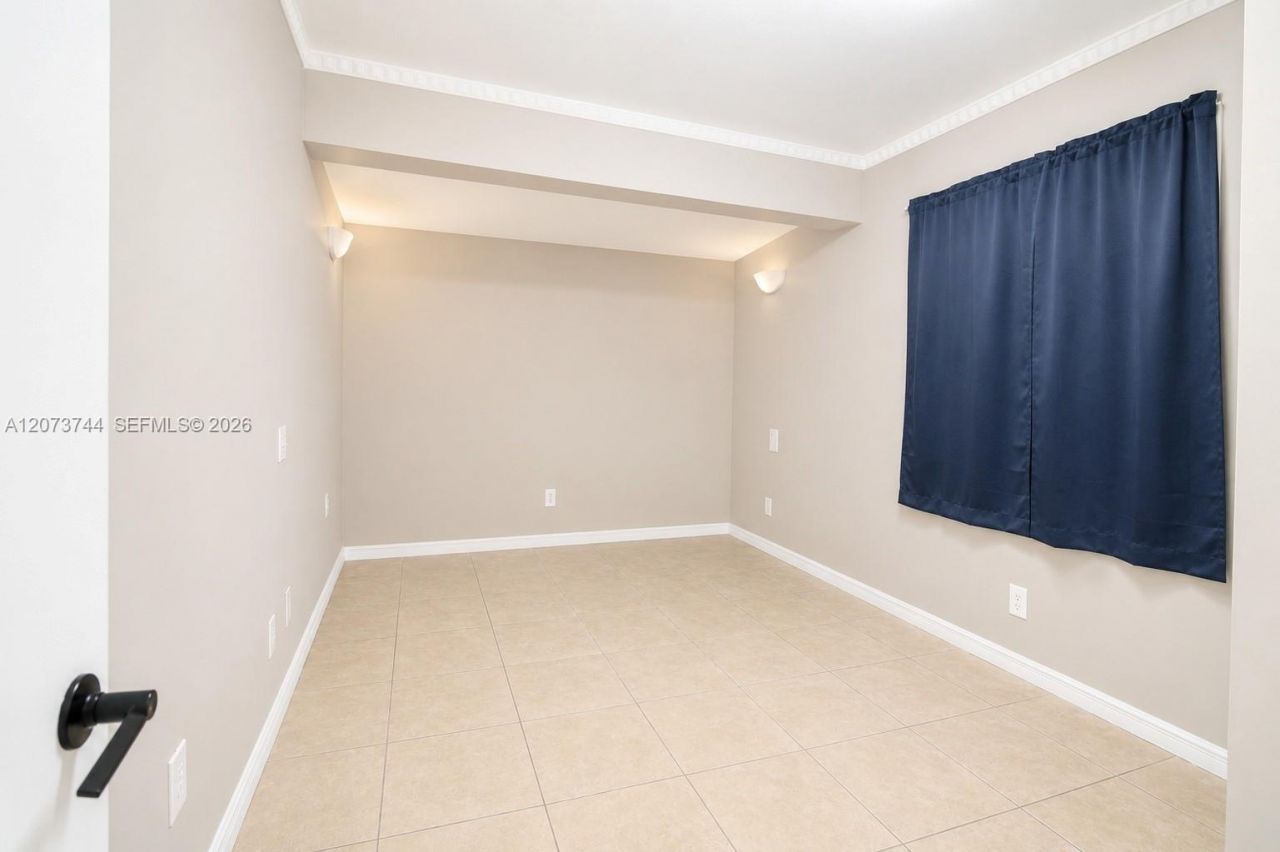 1060 N Douglas Rd , Pembroke Pines, FL 33024 Photo