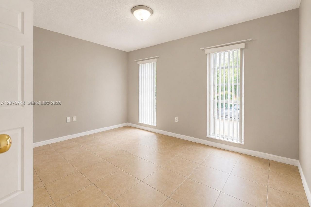 1060 N Douglas Rd , Pembroke Pines, FL 33024 Photo