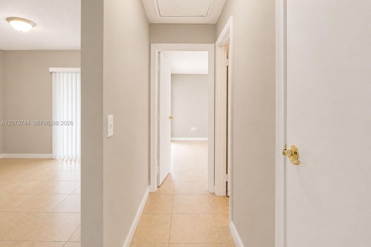 1060 N Douglas Rd , Pembroke Pines, FL 33024 Photo