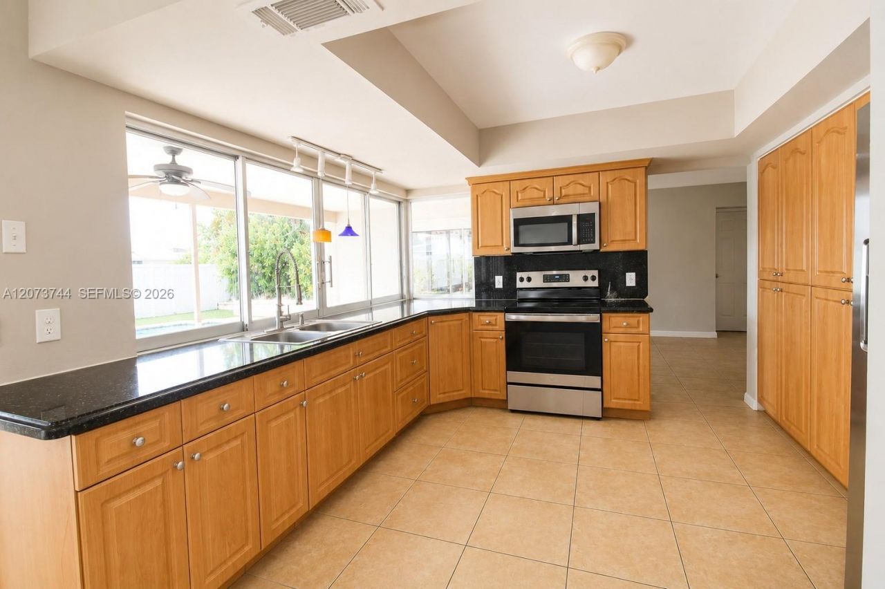 1060 N Douglas Rd , Pembroke Pines, FL 33024 Photo