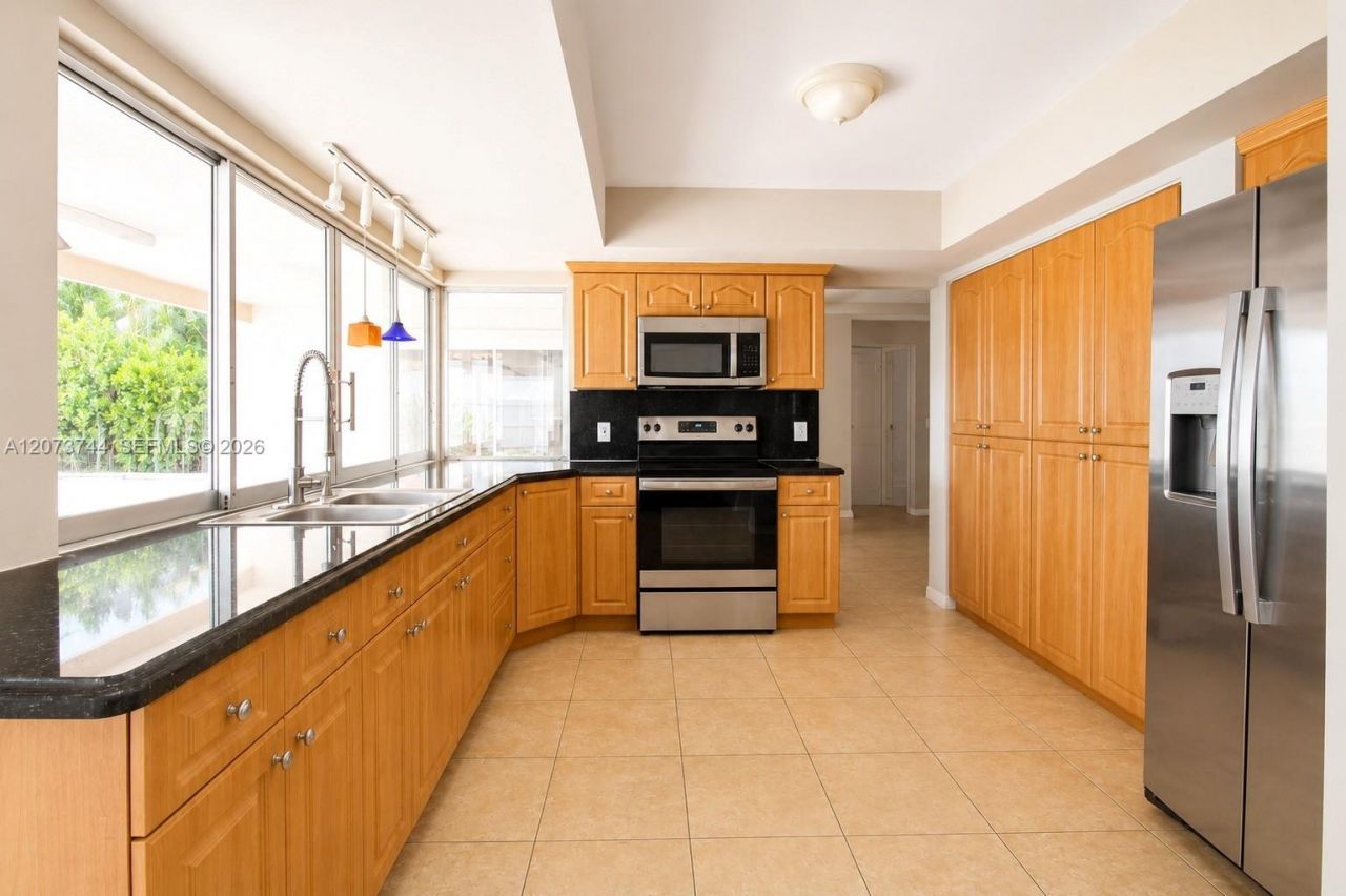 1060 N Douglas Rd , Pembroke Pines, FL 33024 Photo