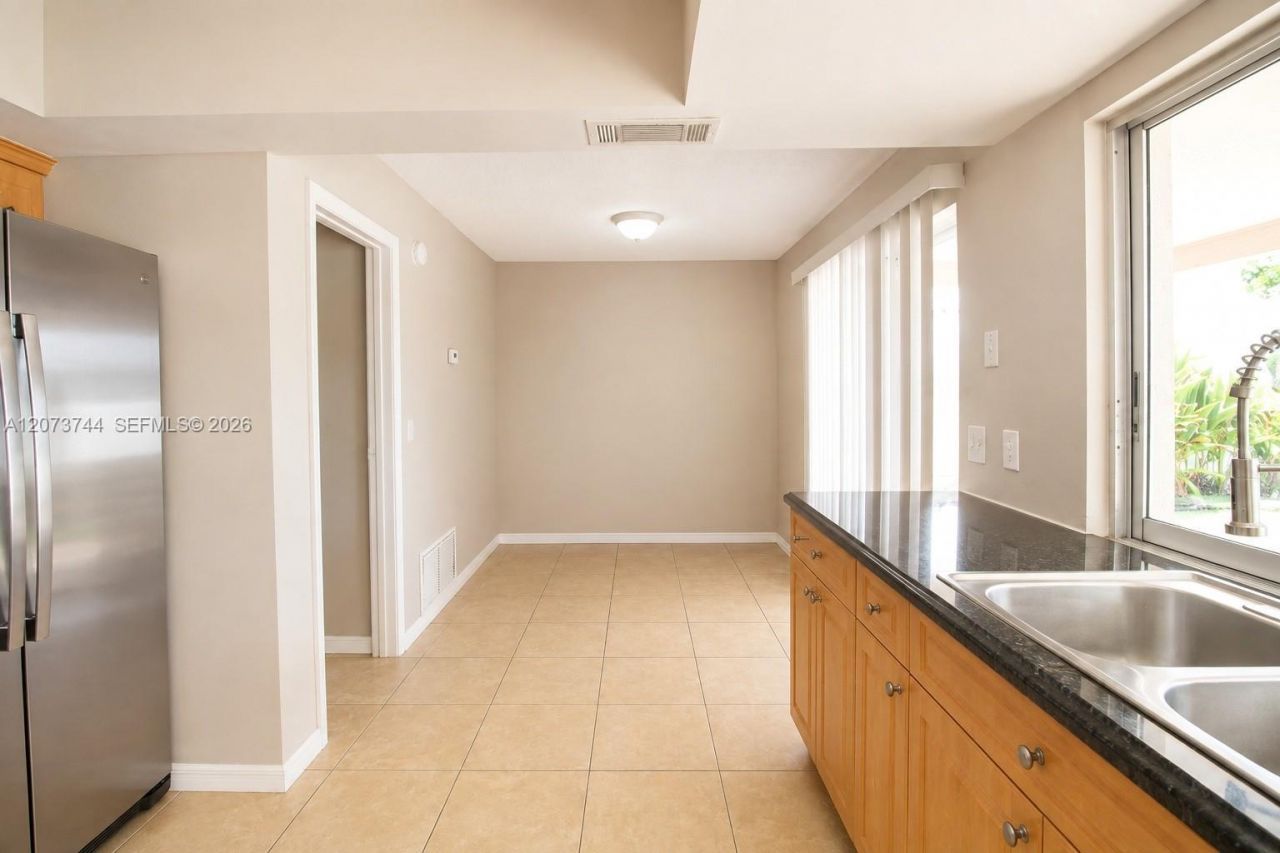 1060 N Douglas Rd , Pembroke Pines, FL 33024 Photo