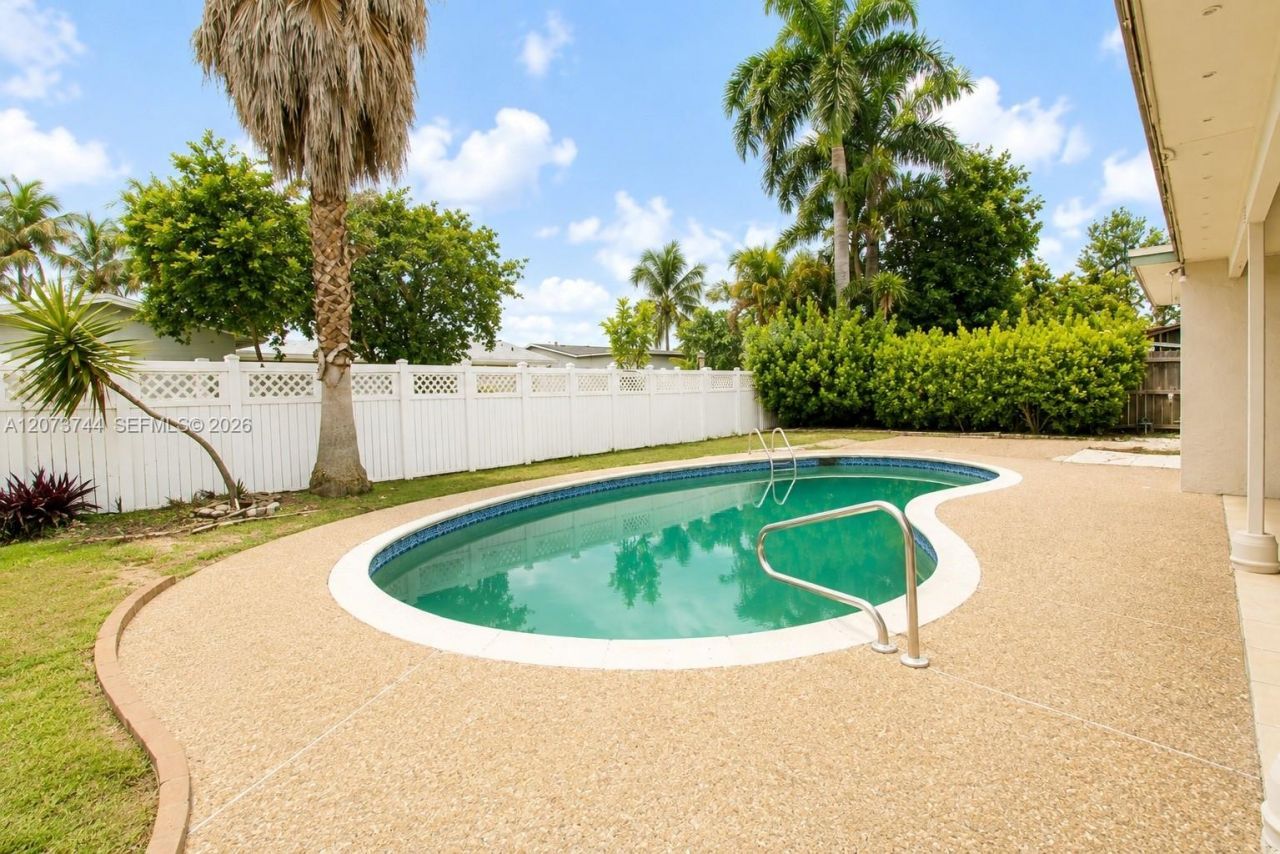 1060 N Douglas Rd , Pembroke Pines, FL 33024 Photo