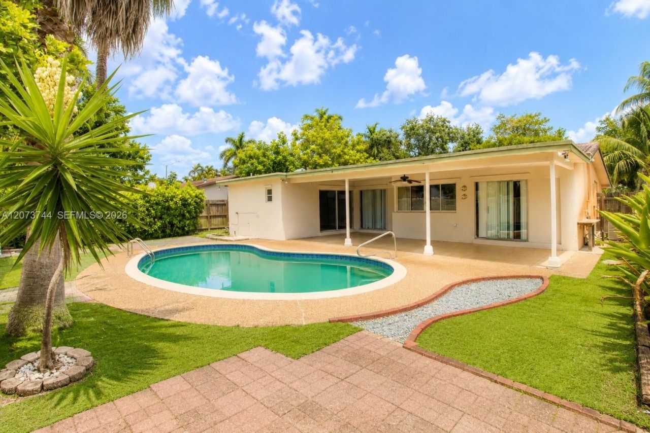 1060 N Douglas Rd , Pembroke Pines, FL 33024 Photo
