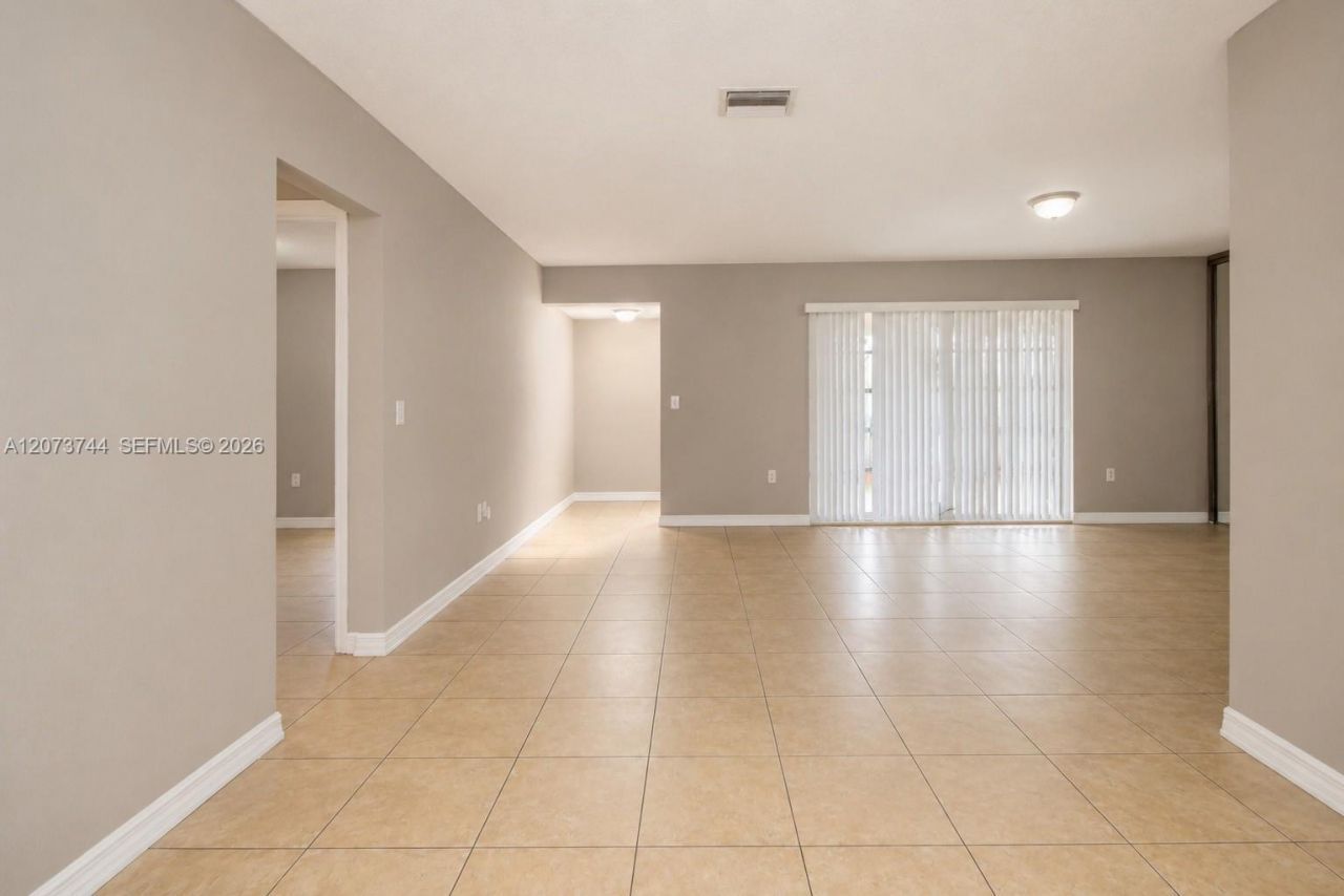 1060 N Douglas Rd , Pembroke Pines, FL 33024 Photo
