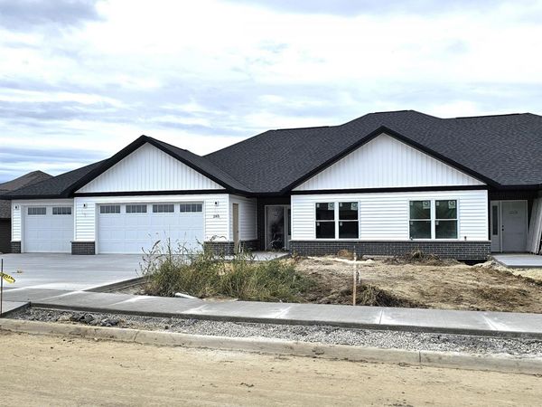 285 Gavin Circle, Peosta, IA 52068
