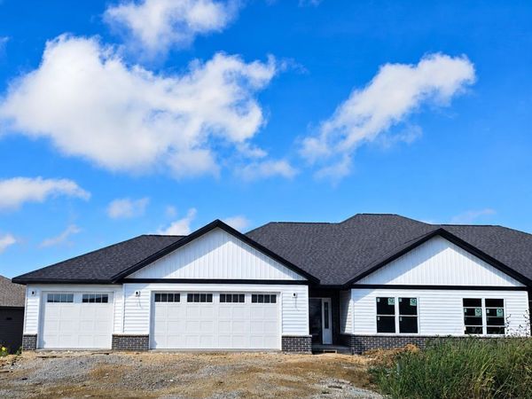 285 Gavin Circle, Peosta, IA 52068