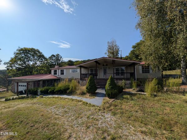 8409 Fleming Valley Lane, Pound, VA 24279