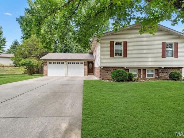 12177 Rain Hollow Court, Maryland Heights, MO 63043