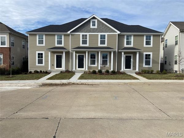 7121 Trainor Place , Unit Middle, St Louis, MO 63116