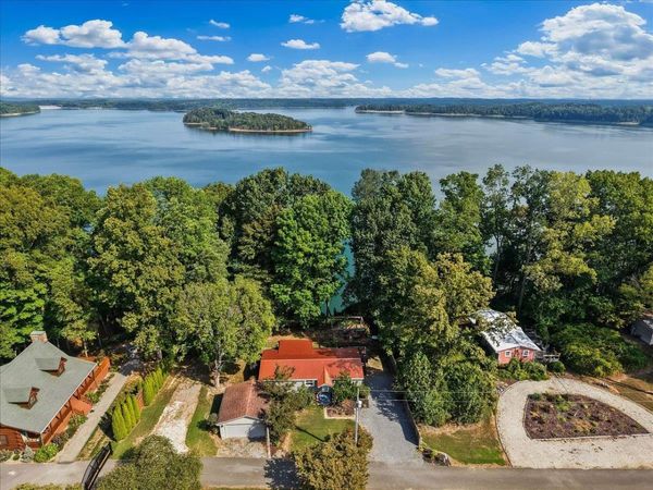 360 Maple Drive , Scottsville, KY 42164
