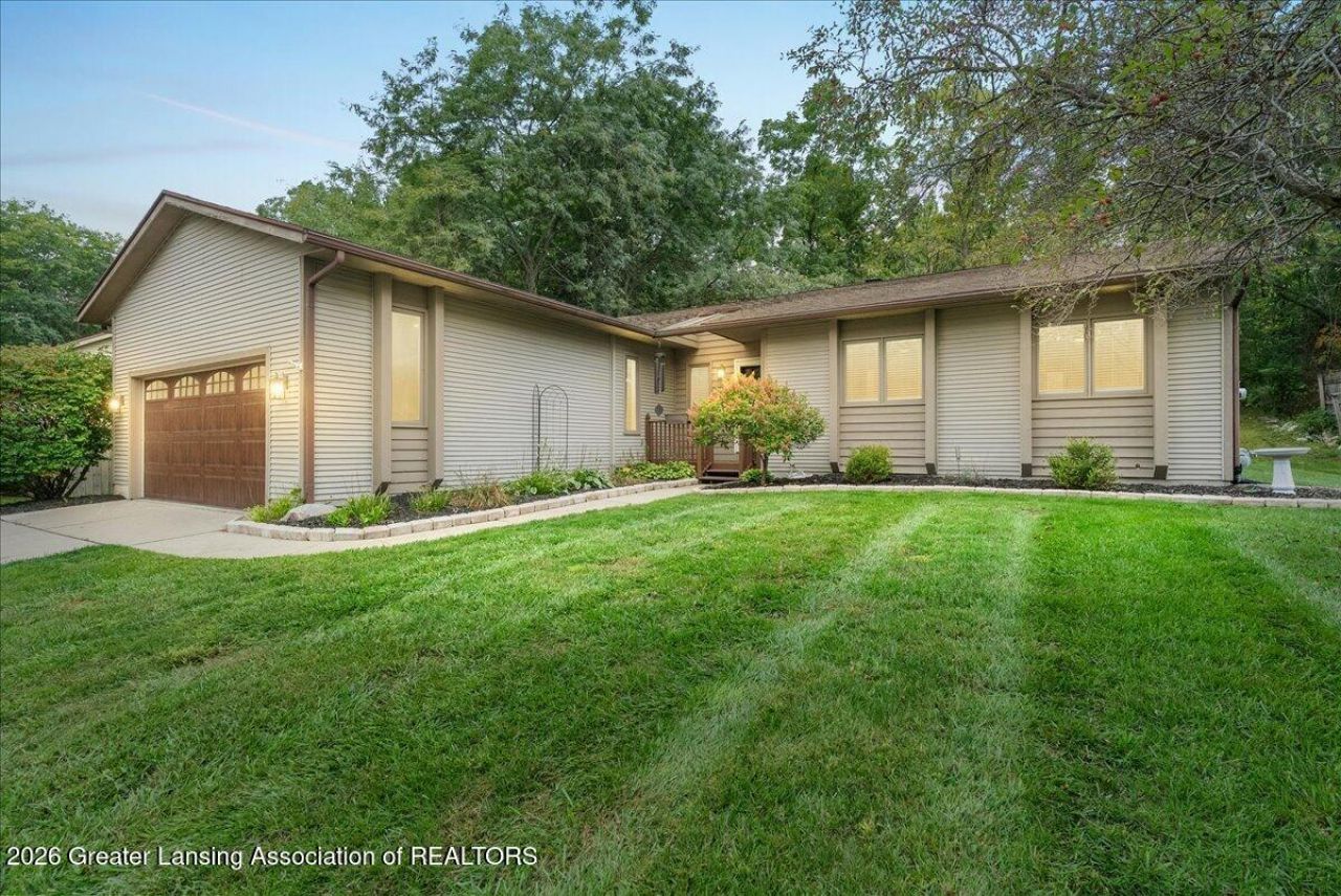 230 Williamsburg Road, Lansing, MI 48917 Main Photo
