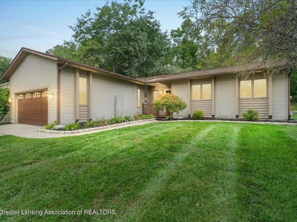 230 Williamsburg Road, Lansing, MI 48917