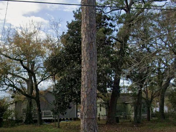 1410 School Avenue, Pascagoula, MS 39567
