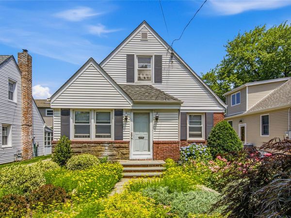 65 Stewart Avenue , Stewart Manor, NY 11530