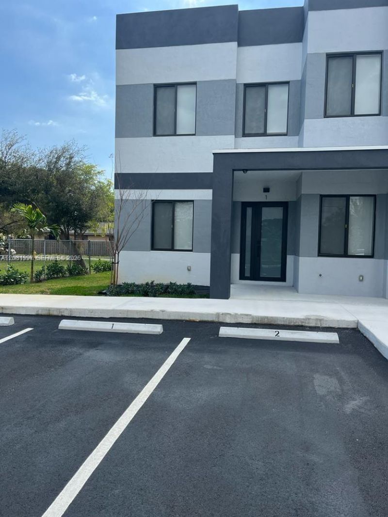 309 NW 7th Ct, Unit 1, Hallandale Beach, FL 33009 Photo