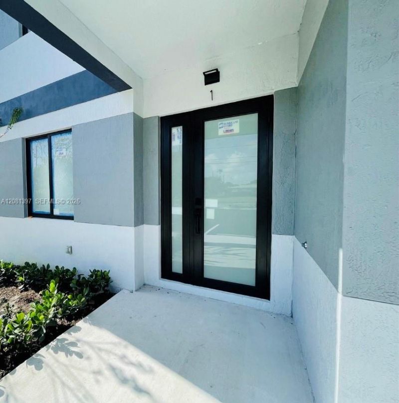 309 NW 7th Ct, Unit 1, Hallandale Beach, FL 33009 Photo