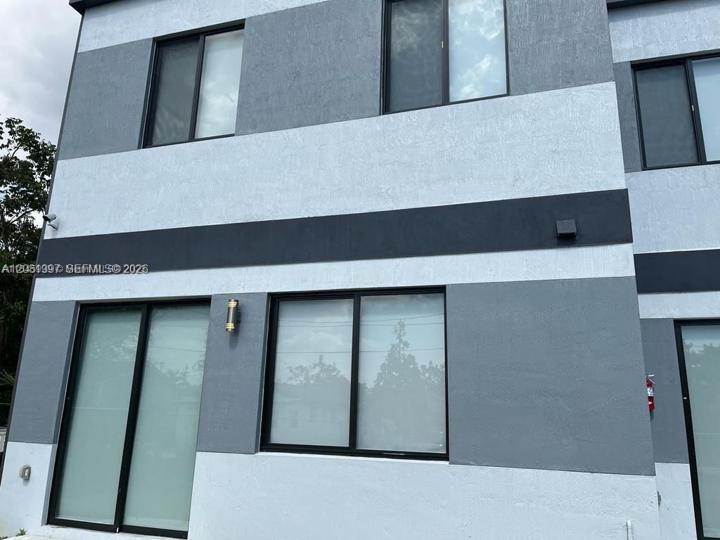 309 NW 7th Ct, Unit 1, Hallandale Beach, FL 33009 Photo