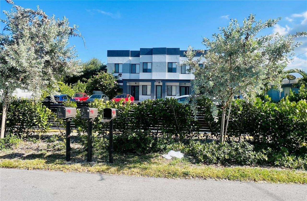 309 NW 7th Ct, Unit 1, Hallandale Beach, FL 33009 Photo