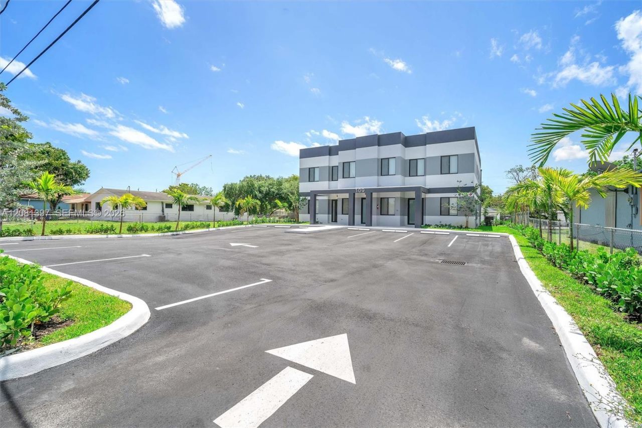 309 NW 7th Ct, Unit 1, Hallandale Beach, FL 33009 Photo