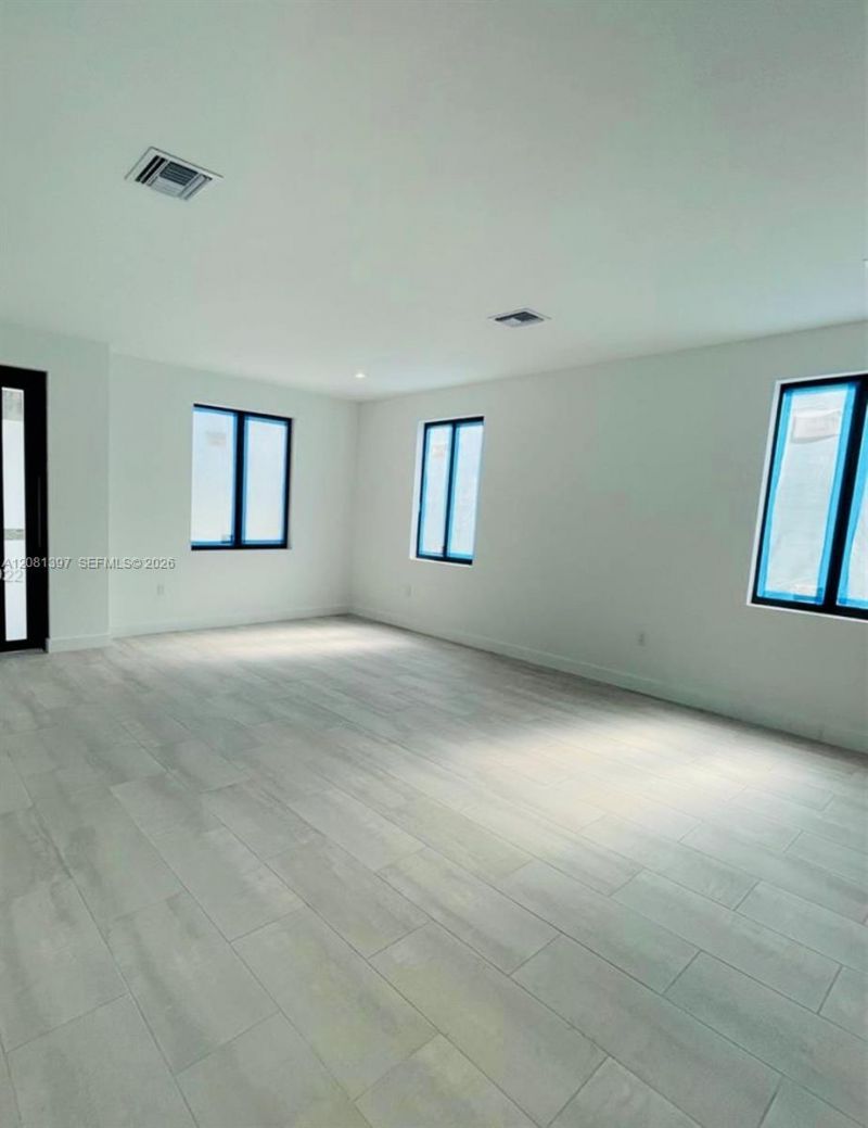309 NW 7th Ct, Unit 1, Hallandale Beach, FL 33009 Photo