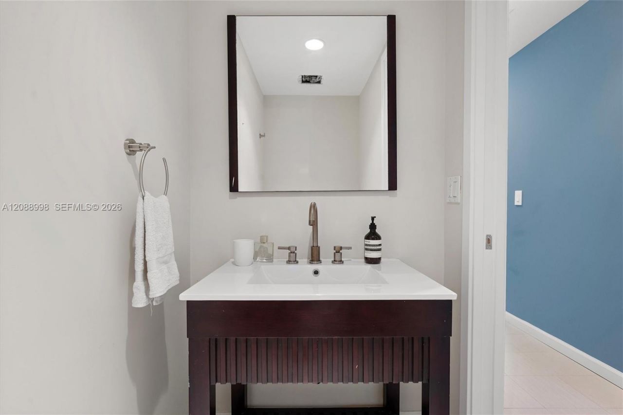 1040 Biscayne Blvd , Unit 3908, Miami, FL 33132 Photo