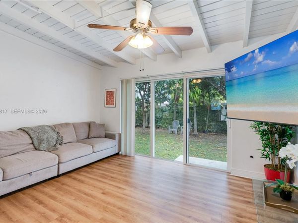 1238 NW 57th St , Miami, FL 33142