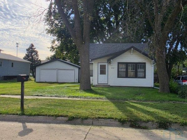 233 N 4th Avenue, Sheldon, IA 51201
