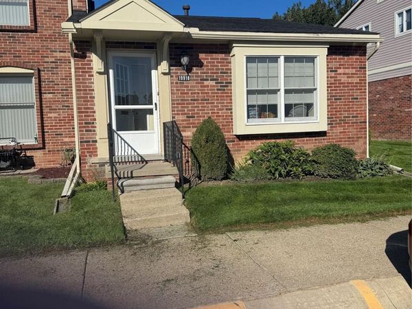 19918 Great Oaks Circle S, Unit 136, Clinton Township, Mi 48036