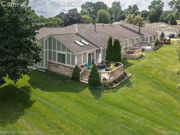 42186 Blossom Lane, Unit 40, Clinton Township, Mi 48038