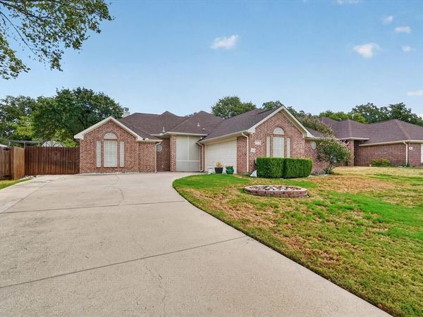 816 Linda Drive, Joshua, TX 76058