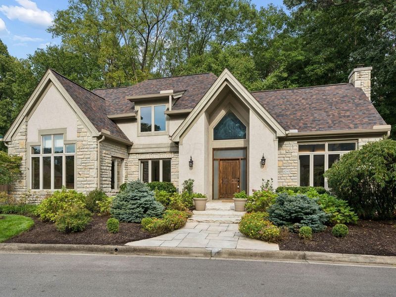 4248 Westleton Court, Columbus, OH 43221 Photo 3